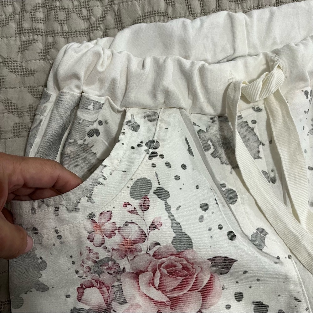 ANGELA MARA WHITE FLORAL SHORTS - Picture 4 of 10